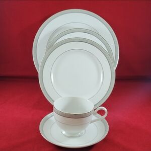 New Two Set Of Mikasa Dinerwer Set 10 Pice,Need Extra Postage,10lbs